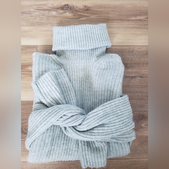 Sage Turtleneck Sweater - Picture 3 of 3